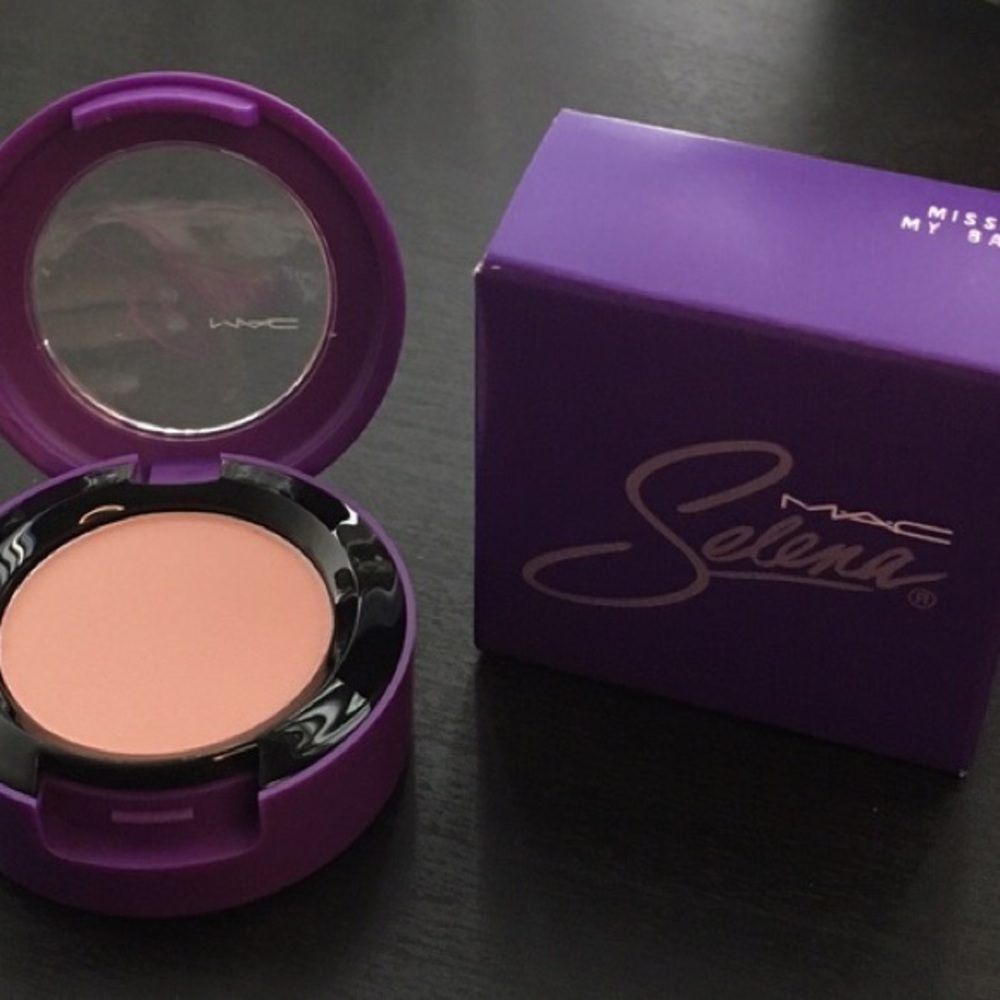 Selena MAC missing by baby eyeshadow
